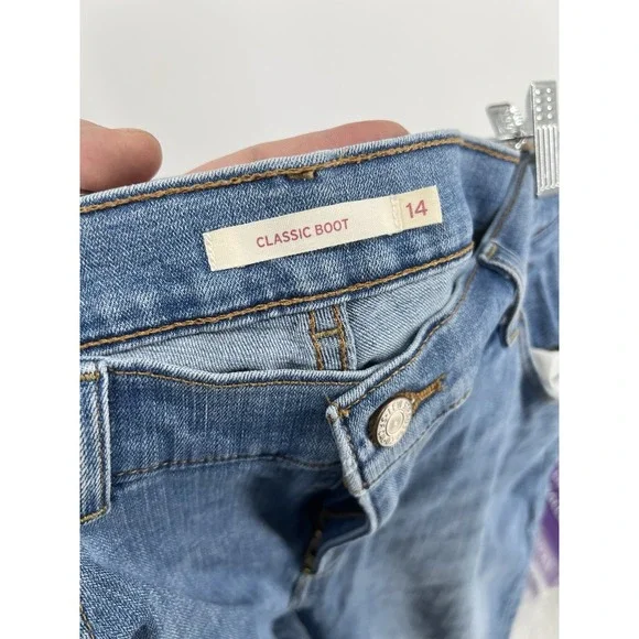 Levi Classic Boot Jeans Size 14 (32x32) Medium Wash - Picture 2 of 3